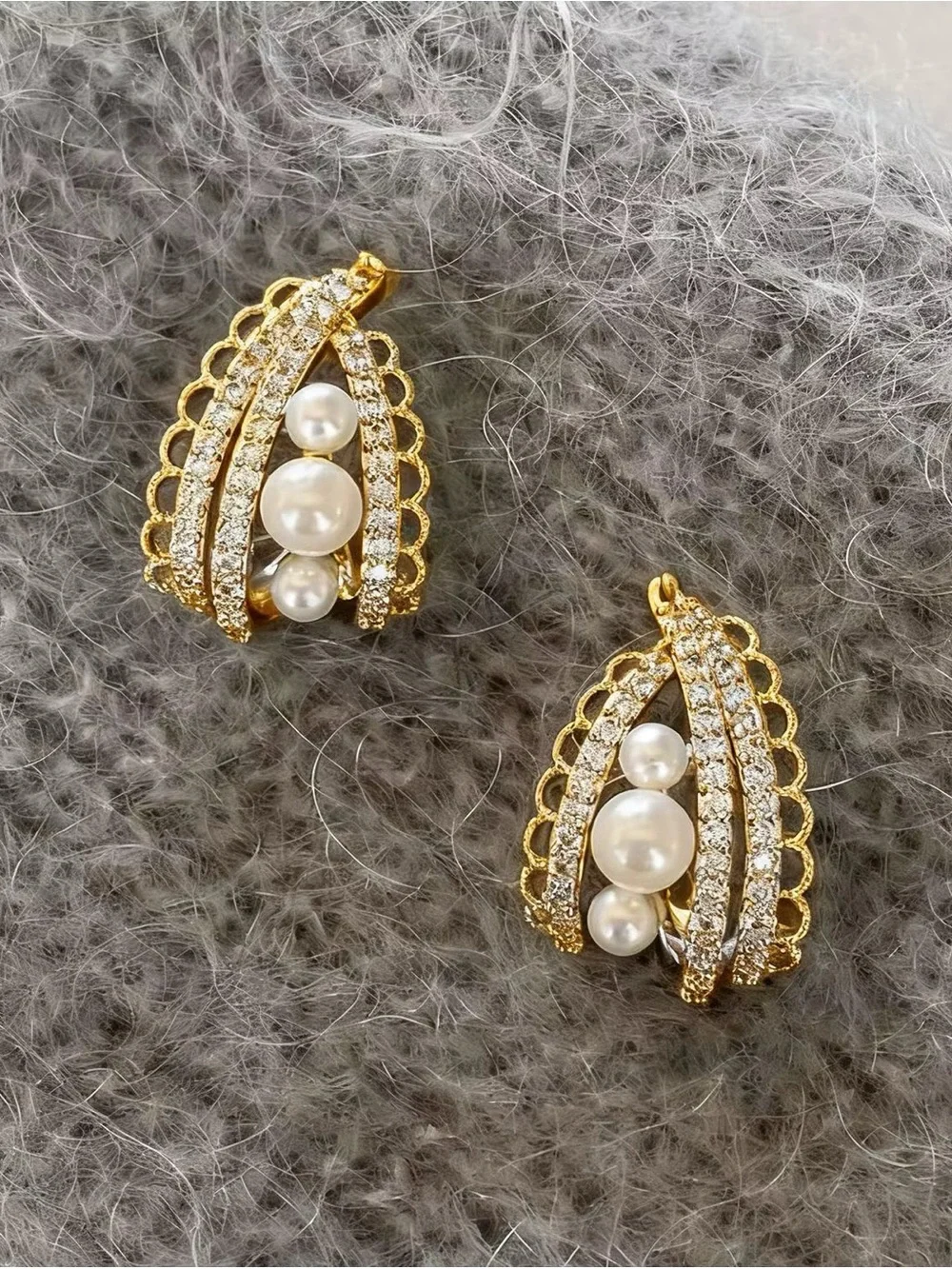 *** High Quality Gold Pearl Cluster Stud Earrings - Elegant Women Jewelry